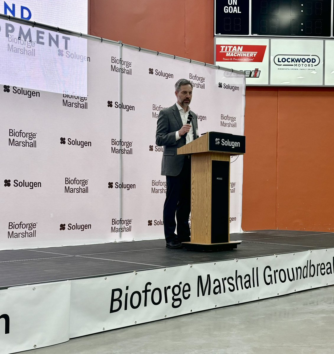 Today in Marshall w/ @mndeed Commissioner @mdvarilek to celebrate @solugen Bioforge groundbreaking for new 500,000 square foot biomanufacturing facility utilizing dextrose from 🌽 to replace existing fossil fuel-based materials. Congrats!