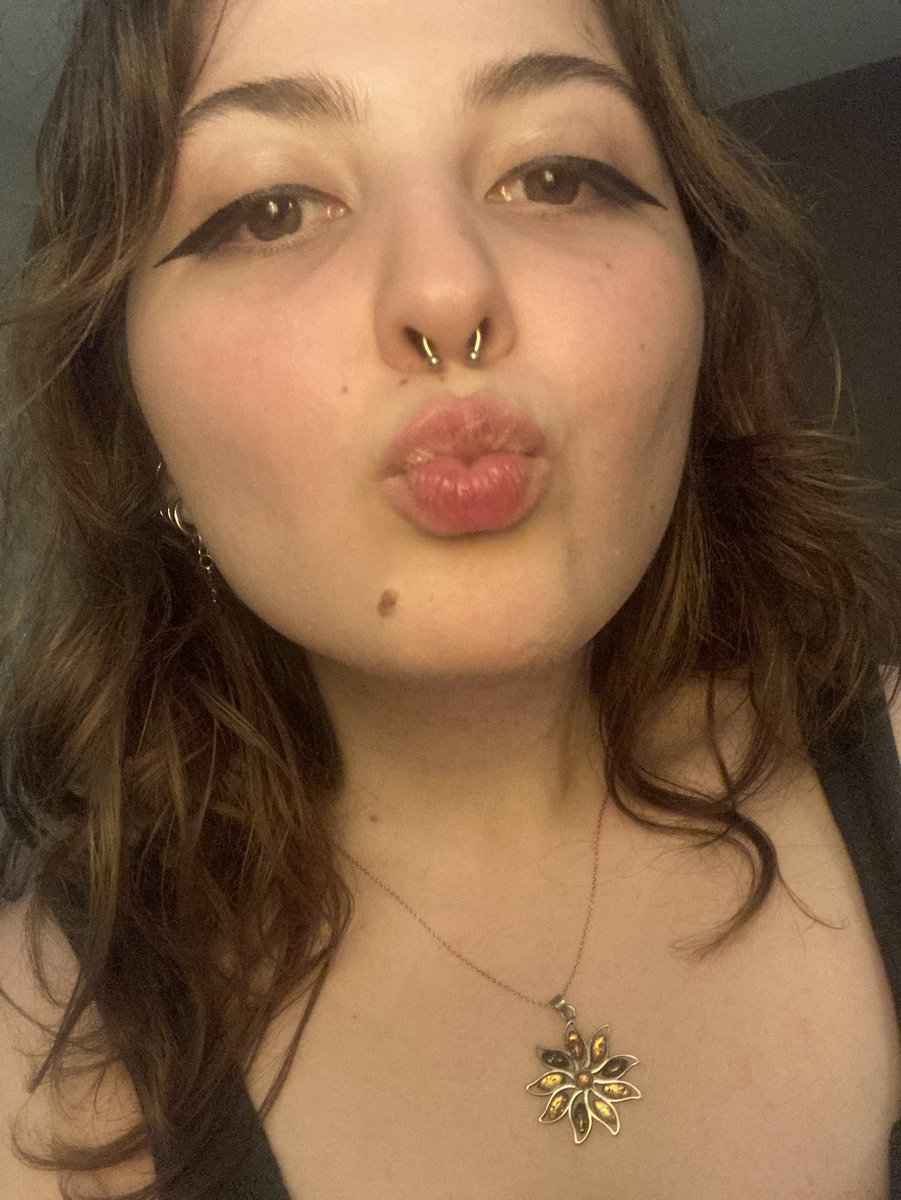 tektipolum's tweet photo. @piodisso only eyeliner https://t.co/kZheAsLDXB