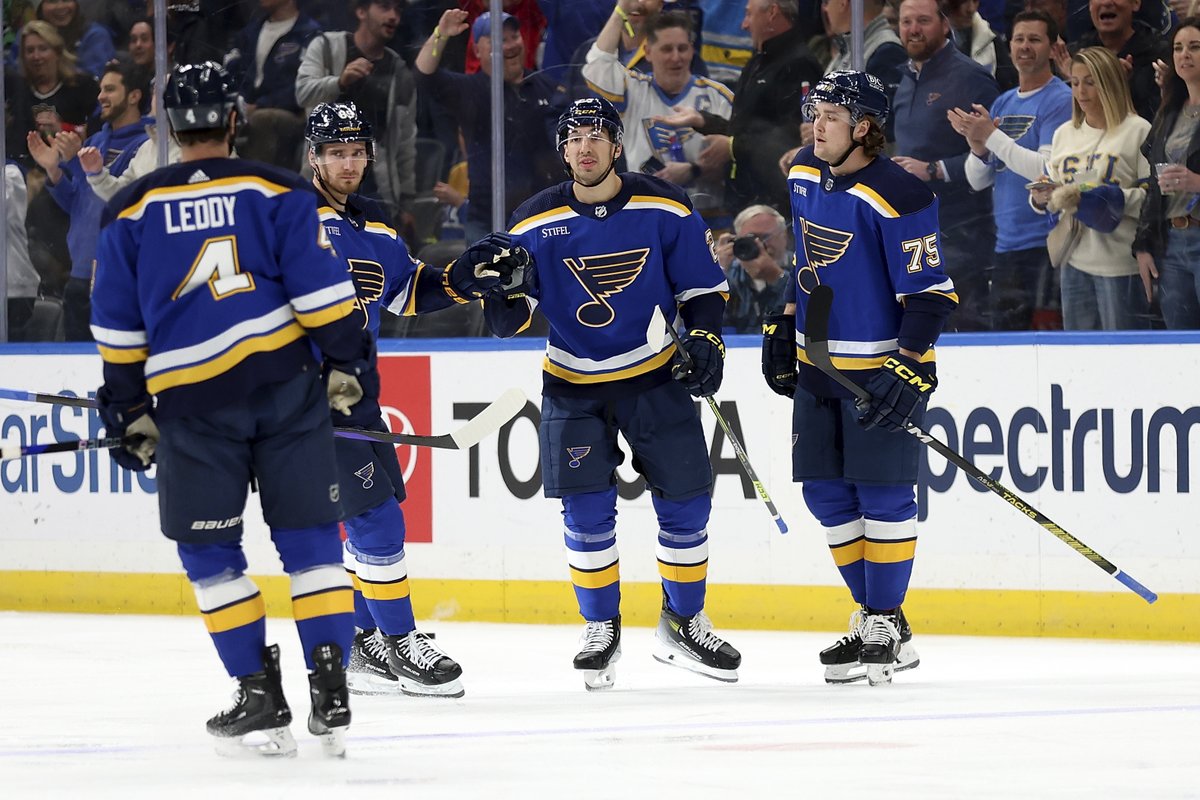 Today on #TheFastLane Podcast: - Expectations: Cardinals vs Blues - Interview w/ Radio Voice of the Blues, @chriskerber - Interview w/ Battlehawks OLB, @dawgs41feeney #stlcards | #stlblues Podcast presented by Dobbs Tire & Auto Centers: 101espn.com/shows/the-fast…