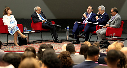 ➡️Presidente do @STF_oficial anuncia projeto para facilitar comunicação com todos os tribunais do país. Ministro Luís Roberto Barroso participou do Fórum Internacional Cortes em Conexão, promovido pelo Superior Tribunal de Justiça (@STJnoticias), e falou sobre o tema Linguagem…