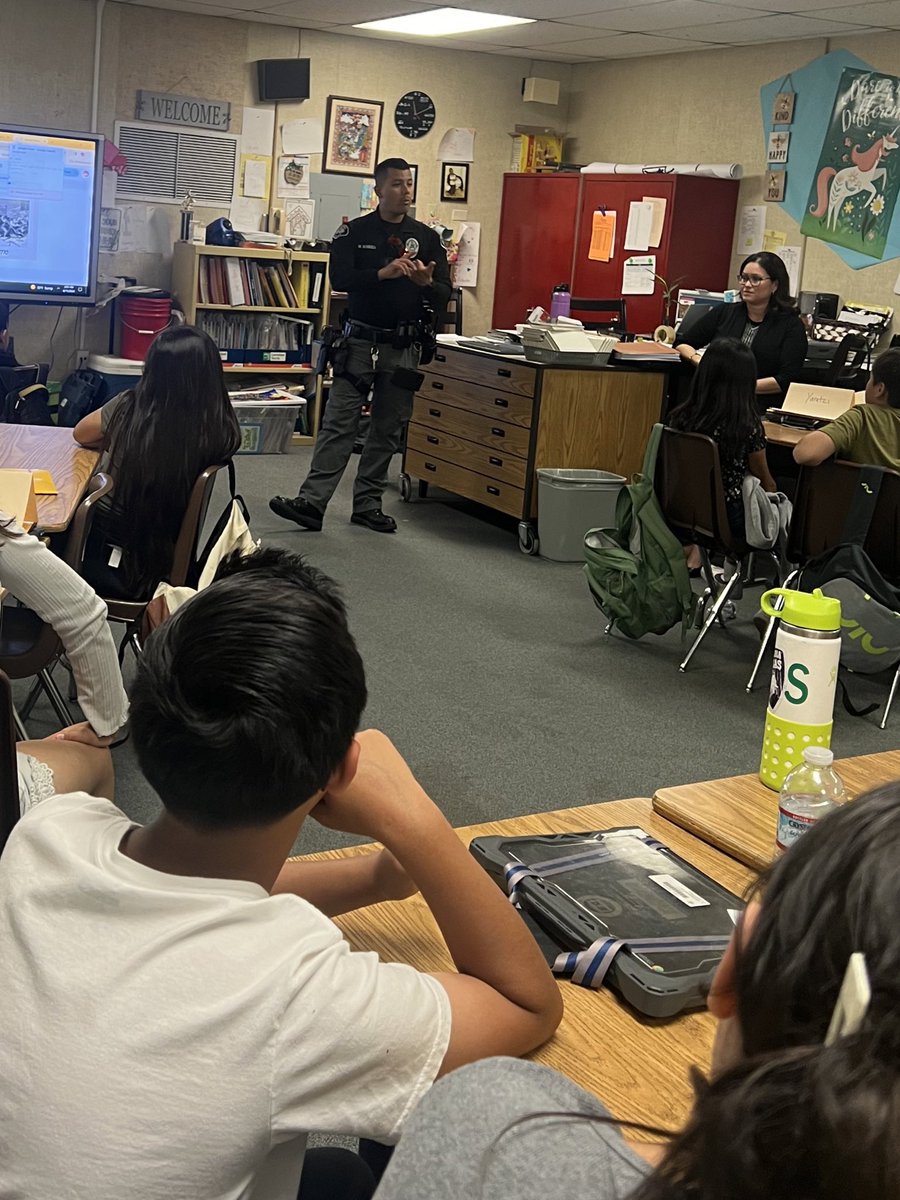 Officer Mendoza @pomonapd visited today to talk about his job with a 5th grade class today #projectlead #lacountydistrictattorney #proud2bepusd #deckermakeswaves