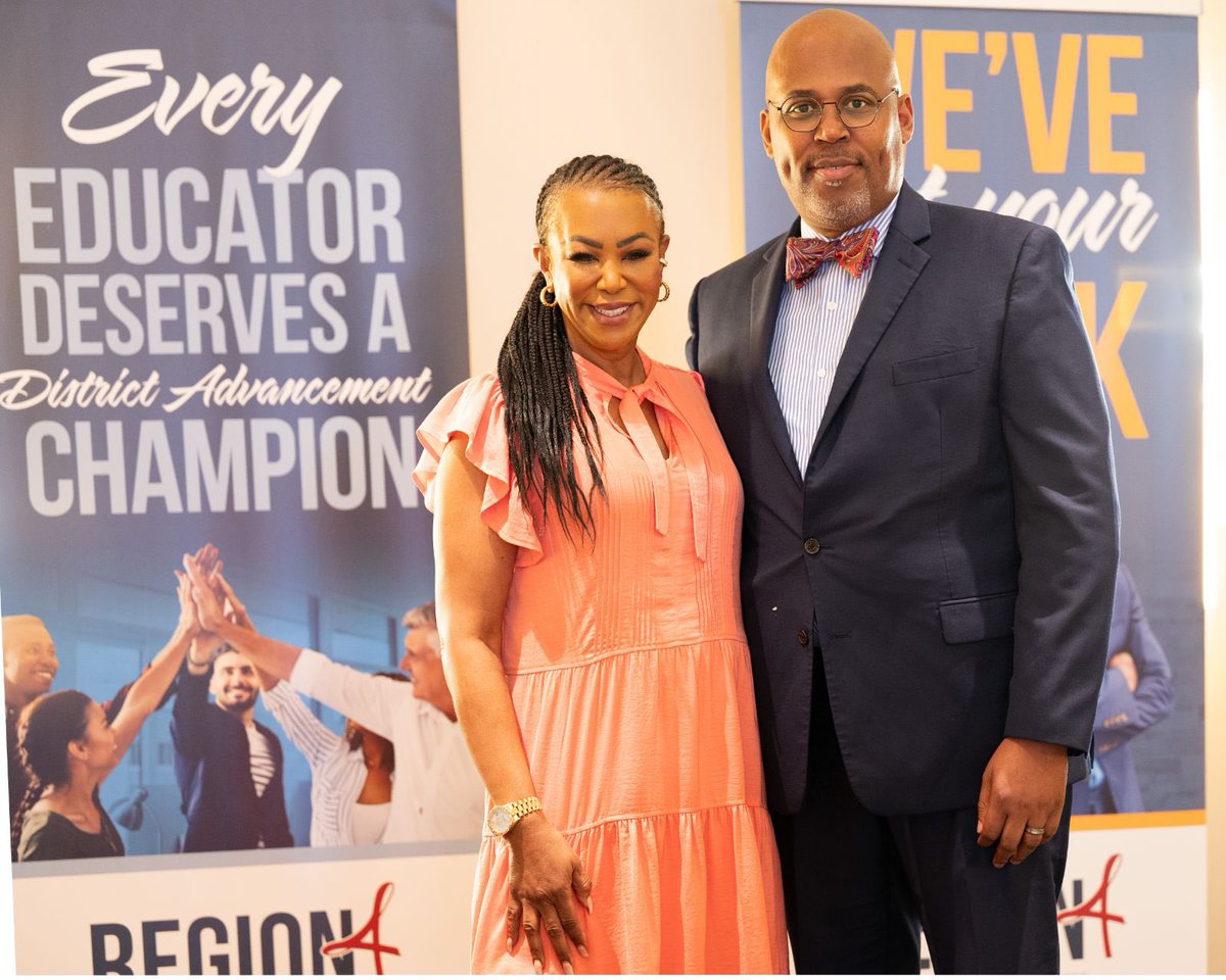 One of my favorite things is to shower educators with recognition and rewards! I was so proud to host the #Region4 Principal Recognition Ceremony alongside my new friend, Deborah Duncan, host of #GreatDayHouston on @KHOU - Houston’s education station.