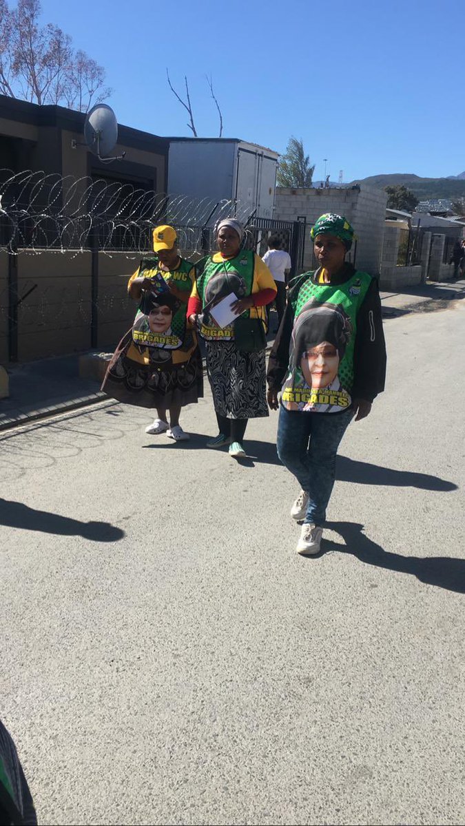 myancwc's tweet photo. ANC WC PEC Cde Nomi Nkondlo led a Door to Door campaign with the BET Coordinator Cde Phumla in Ward 86, Nomzama in Strand

#VoteANC2024 
#LetsDoMoreTogether https://t.co/t6grR3SaHA