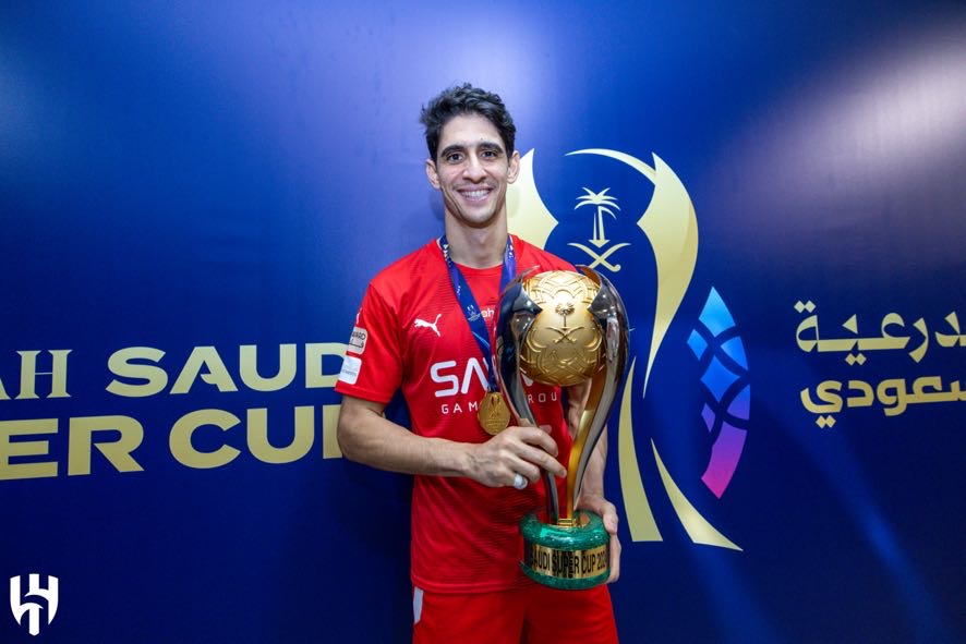 yassinebounou__'s tweet photo. First title with the team, What a honor 🏆💙💪🏻
#AlHilal https://t.co/tItDuIK5g0
