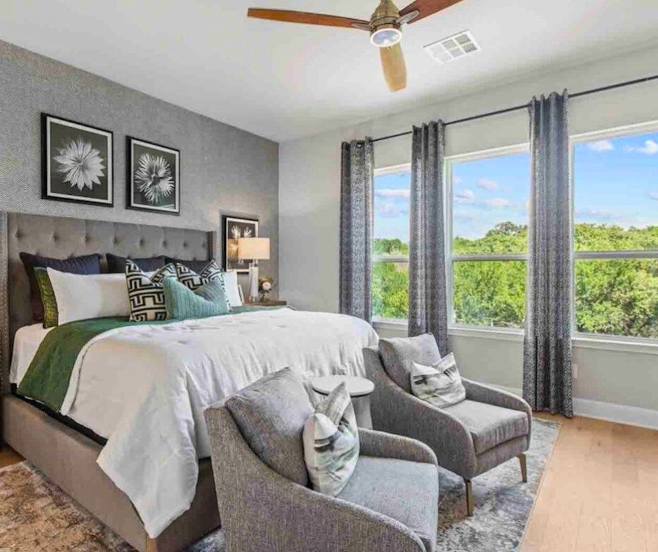 NHSPro's tweet image. Step into the Madrid III Plan by @BeazerHomes and say hello to this beautiful bedroom and bath! Your client can picture themselves in a cozy oasis that's as stylish as it is comfy. Learn more - snip.ly/efupqf 
#newhomesourceprofessional #realtor #realestateagent