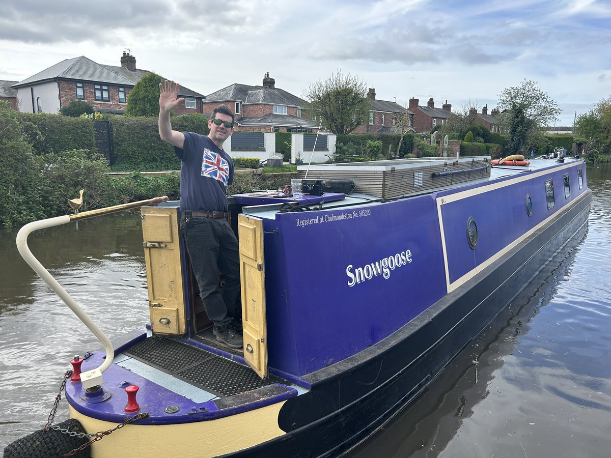 Great to see David Bramley @nb_Snowgoose passing through Burscough on his way to Liverpool