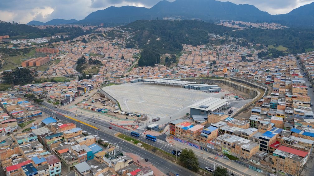 #100DíasPorBogotá l Destacamos nuestros 3️⃣ grandes logros: la finalización del patio La Reforma, la habilitación de la avenida Guayacanes y, alcanzamos, antes de tiempo, la meta de recuperación de malla vial. ¡Ya superamos los 382 mil m2 de malla!🛣️🌟idu.gov.co/blog/boletines…