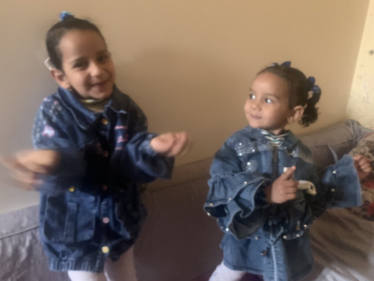 بعيد حبي الشديد ليهم وبحب اصورهم في كل لحظه صوره احلي من حياتي🥹🤍