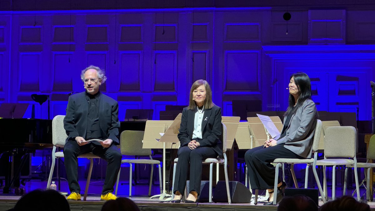 An illuminating brain massage on the stage at Symphony Hall in Boston last night! Great to see @todopera, @DrLiHueiTsai, and @psycheloui #musicscience #neuroscience #smpc