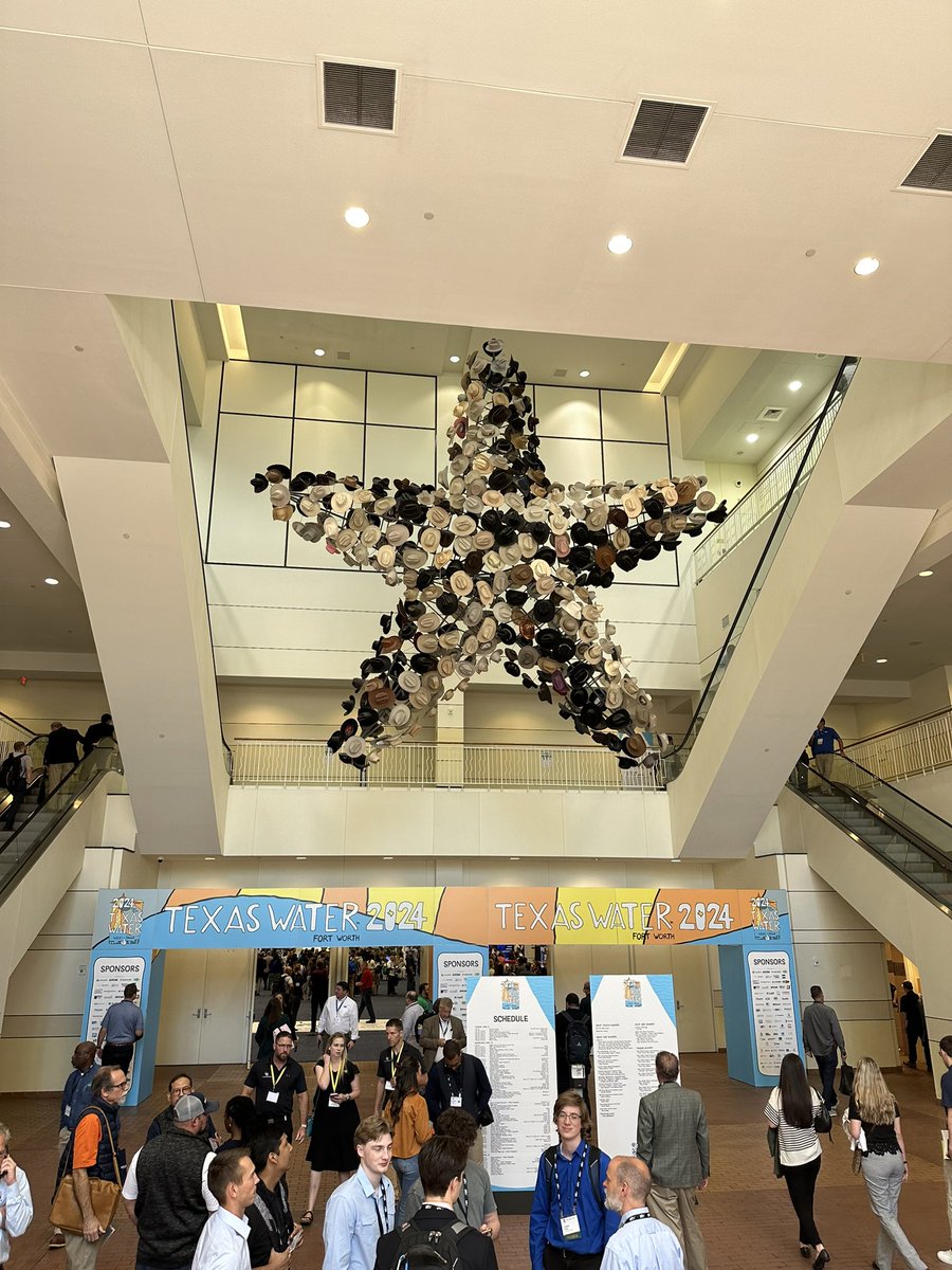 I’m at a Texas water conference in Fort Worth with a bunch of water utility experts and above us is a massive Texas Lonestar made out of cowboy hats 🤠 haha, love it