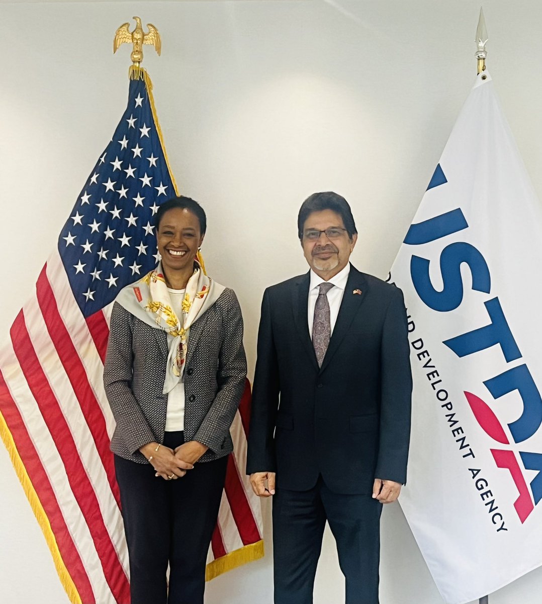 Amb @aghafoormohamed was warmly welcomed by @USTDA_Director Ms. Enoh T. Ebong to @USTDA office. Explored possible partnerships with #Maldives and US Trade and Development Agency.