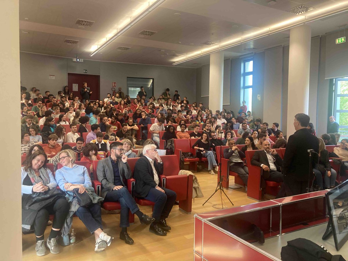 Dept. Chemistry Ciamician - University of Bologna (@ciamician_unibo) on Twitter photo 📅🧑🎓Today meeting between Paul Anastas and the <a href="/unibo/">Università di Bologna</a> students. Very inspiring lecture followed by many questions from students. More than two hours of conversation on #greenchemistry and #sustainability
<a href="/Ciamician_unibo/">Dept. Chemistry Ciamician - University of Bologna</a> <a href="/YaleEnvironment/">Yale School of the Environment</a> 📅🧑🎓Today meeting between Paul Anastas and the <a href="/unibo/">Università di Bologna</a> students. Very inspiring lecture followed by many questions from students. More than two hours of conversation on #greenchemistry and #sustainability
<a href="/Ciamician_unibo/">Dept. Chemistry Ciamician - University of Bologna</a> <a href="/YaleEnvironment/">Yale School of the Environment</a>