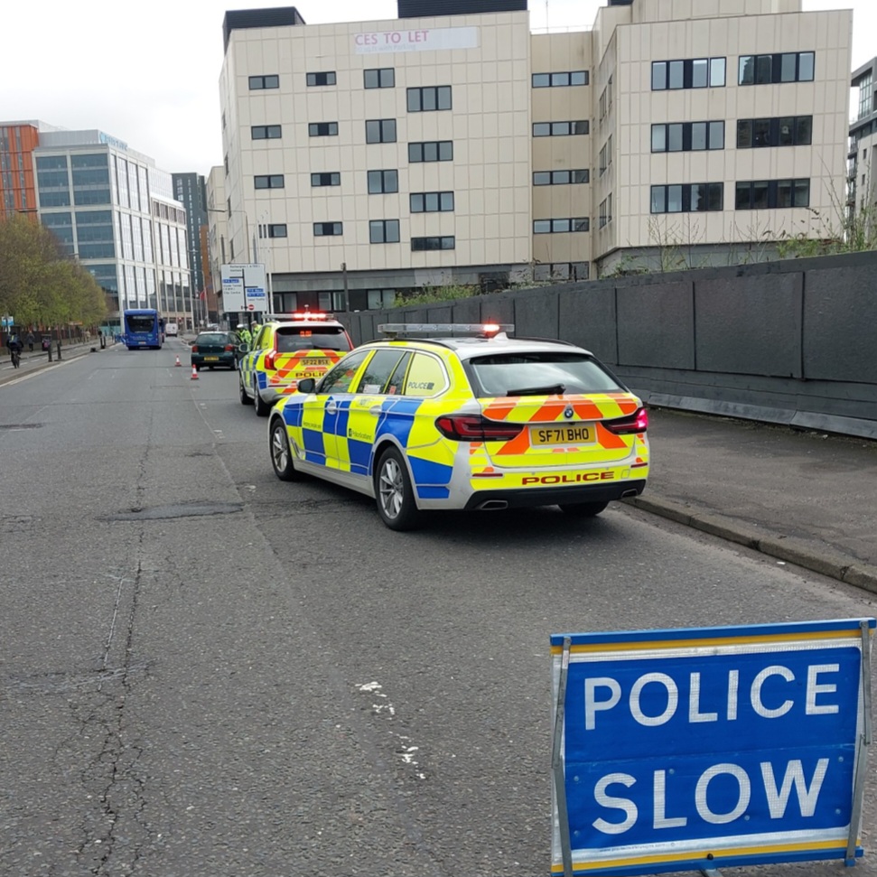 Officers from #GlasgowRP conducted a road check this morning for vehicles roadworthiness. 23 vehicles stopped -
1x stolen van
2x no insurance
1x no licence to drive
1x tyre below the legal limit
And numerous other defects. 

Check your car is roadworthy before setting off!