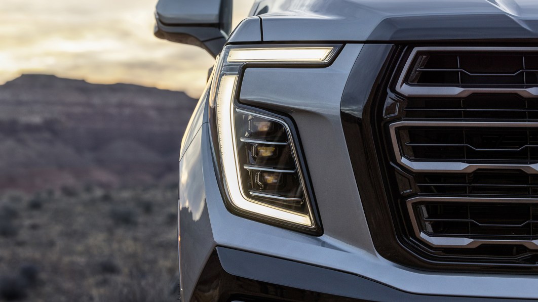 2025 GMC Yukon AT4 teased, will likely follow 2025 Suburban template trib.al/JYsqfgx