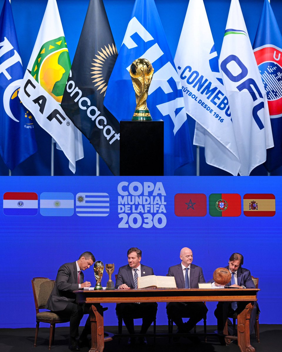 🌎🏆 Hoy se hizo la FIRMA HISTÓRICA del acta oficial de realización del MUNDIAL 2030, organizado por Argentina-Uruguay-Paraguay y España-Portugal-Marruecos. 🌟 Así, se emuló el mismo momento previo a la Copa del Mundo de 1930, con el trofeo actual, la Jules Rimet, el antiguo…