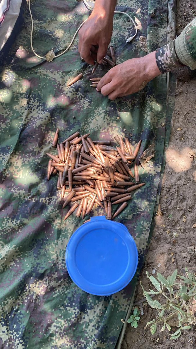 En la vereda Anaime del municipio de Riohacha, #LaGuajira, tropas del Batallón Cartagena de la #DécimaBrigada, sostuvieron intensos combates con la subestructura Francisco José Morelo Peñate del Clan del Golfo, donde incautaron material de guerra e intendencia. #PlanAyacucho