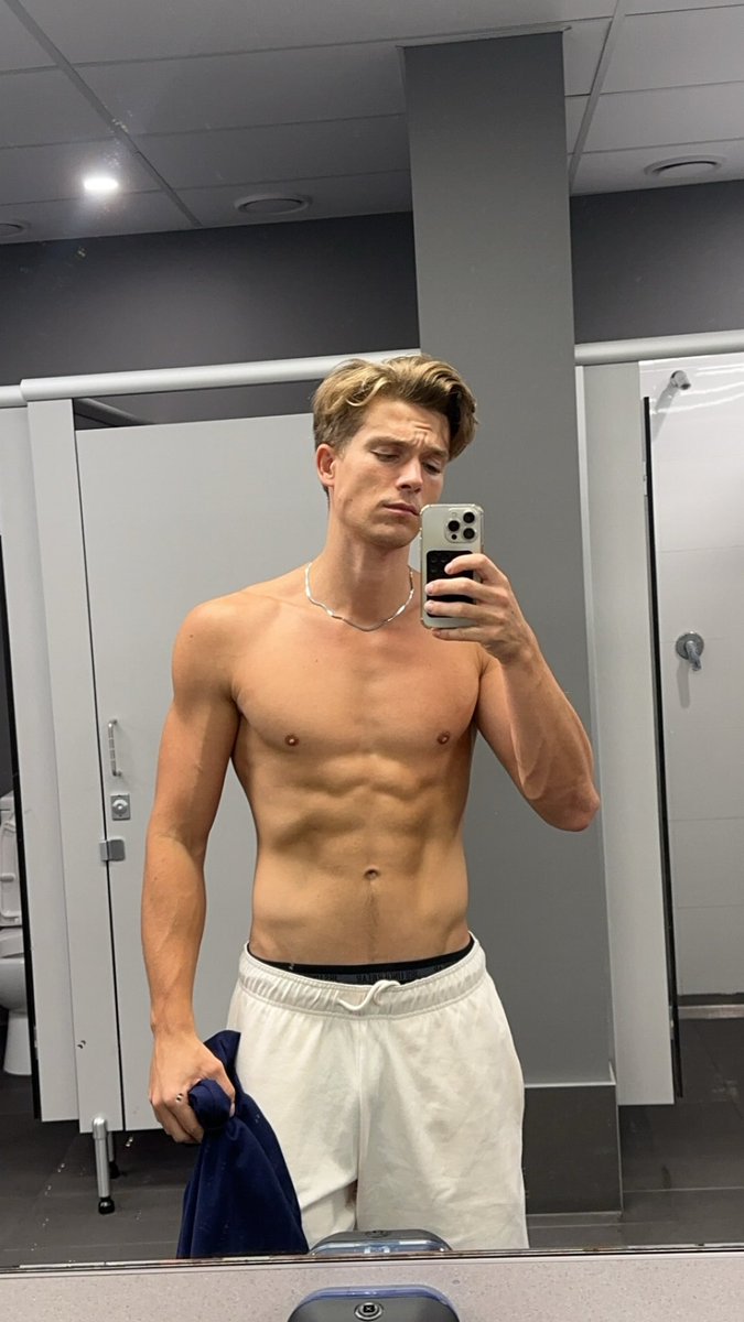 Who wants to workout with me? 😋😈 65% OFF 🥵↘️ onlyfans.com/oliverbrynnum