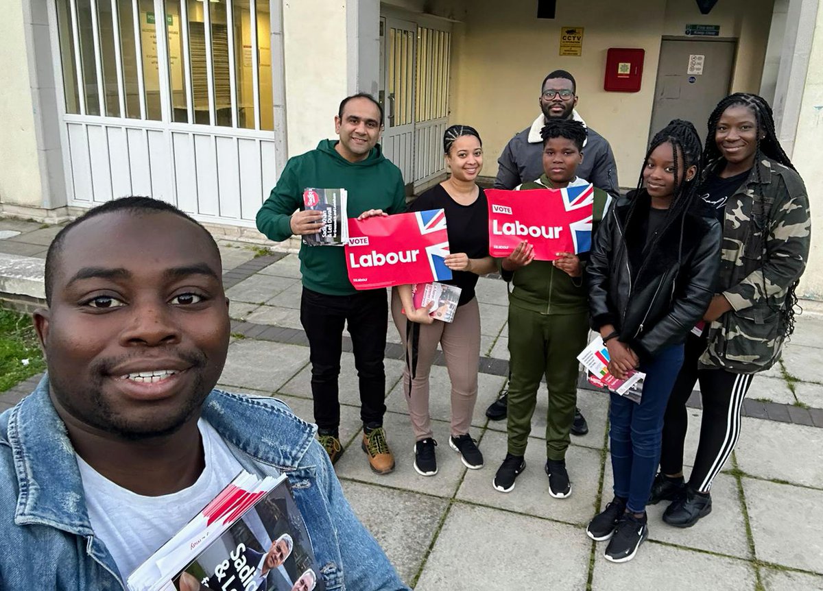 Fantastic evening campaigning at Woolwich Common with @MrOkereke, @Lizige86 and a dedicated team supporting @SadiqKhan & @Len_Duvall! 🌹🌹 Incredible support from the residents for Labour. Remember to cast all three of your votes for @UKLabour on May 2nd, 2024!
