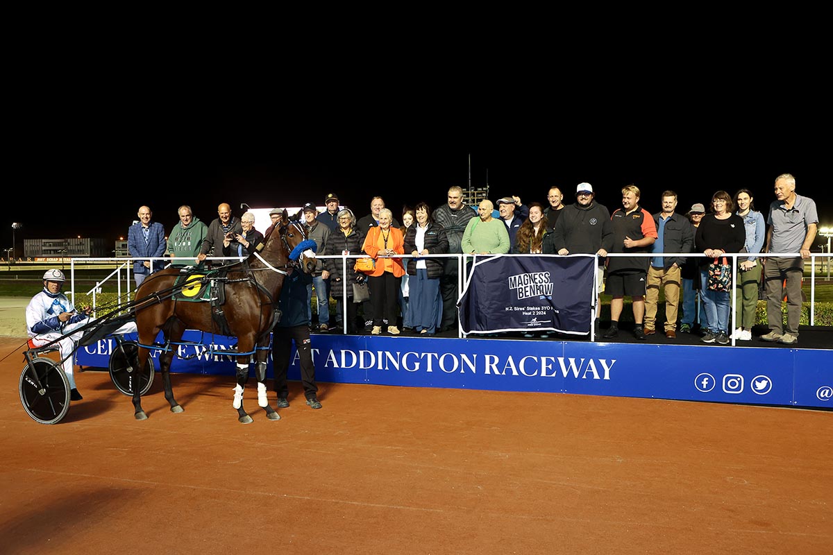 OffnRacing's tweet photo. Gate speed is a beautiful thing!

QUEEN OF SWORDS booms the gate, takes a trail, and is too quick up the lane to win her second @NZSiresStakes Heat!

Congratulations to the huge ownership group and our racing partners, Harvey and Shelley Kaplan. Thanks for your support in racing! https://t.co/PDqoOsyx1C