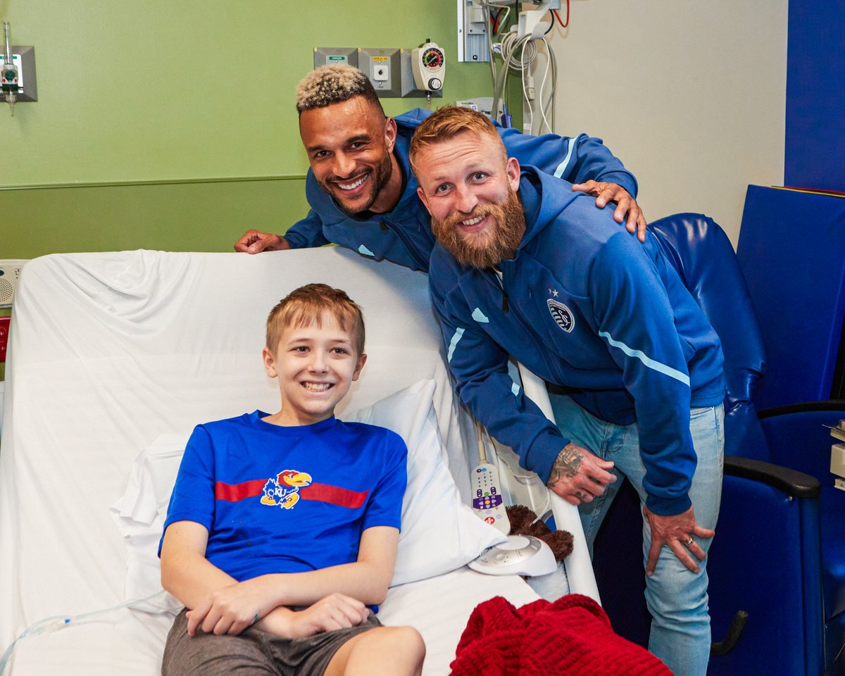 Bringing smiles & strength 😊💪 For this month's visit to @ChildrensMercy, Johnny and Khiry spent time with patients and hospital workers 💙