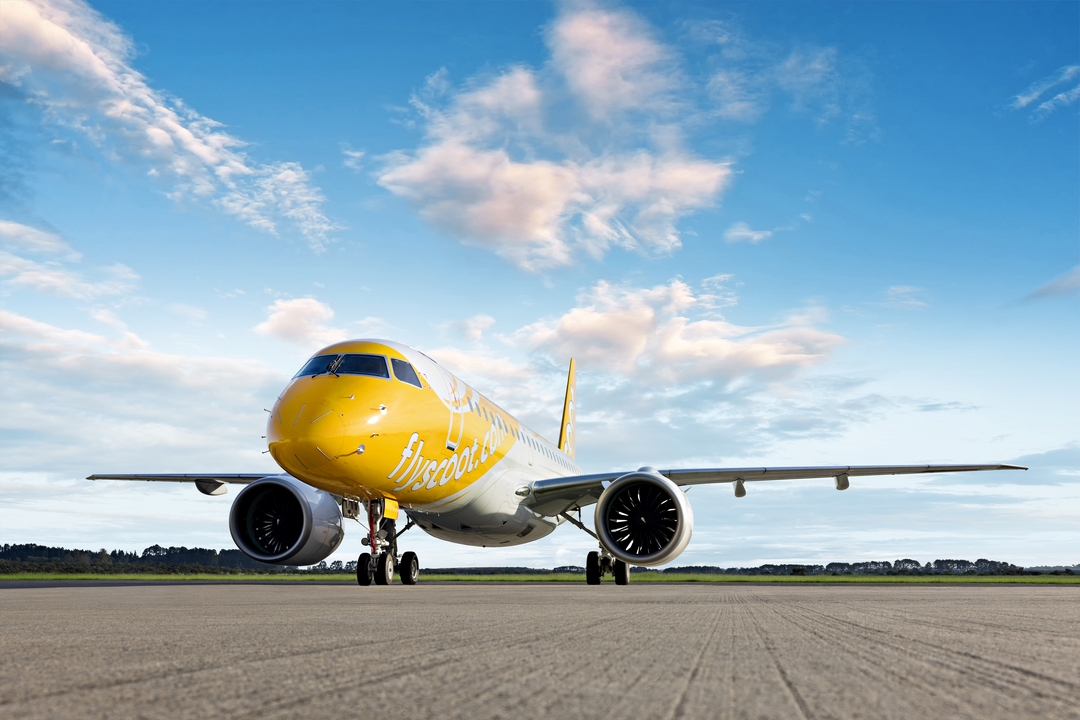 #NOTÍCIA | @AzorraAviation entrega primeiro Embraer E190-E2 para @flyscoot. Leia notícia completa: bit.ly/4aSDa58 #EmbraerStories #WeAreEmbraer #E190E2