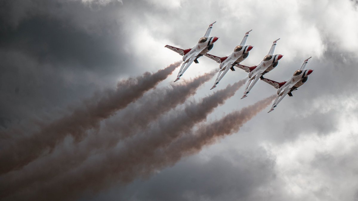 Throwback Thursday✈️🔙 Taking it back to the past with some of these awesome shots from the Luke Days 2024 Airshow! Who else misses seeing jets tear through the sky over Luke AFB? #throwbackthursday #lukedays2024 #lukeafb #community #airmen