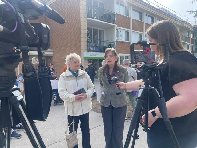 Shoutout to @AlbertaACORN! 50+ tenants from Avenue Living Buildings joined the action to protest massive rent increases. Rent Gouging and Retrofits should not go together. Affordability Covenants on all public funds given to landlords. Take action: tinyurl.com/bdr9jnpn