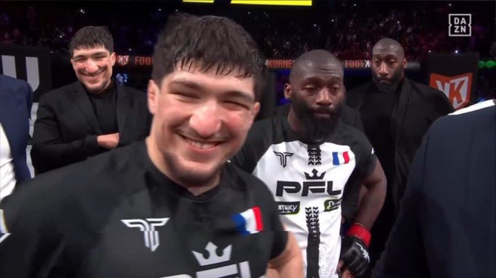 <a href="/CedricDoumbe/">Cédric Doumbè</a> Tu veux reperdre devant 20000 personnes ?