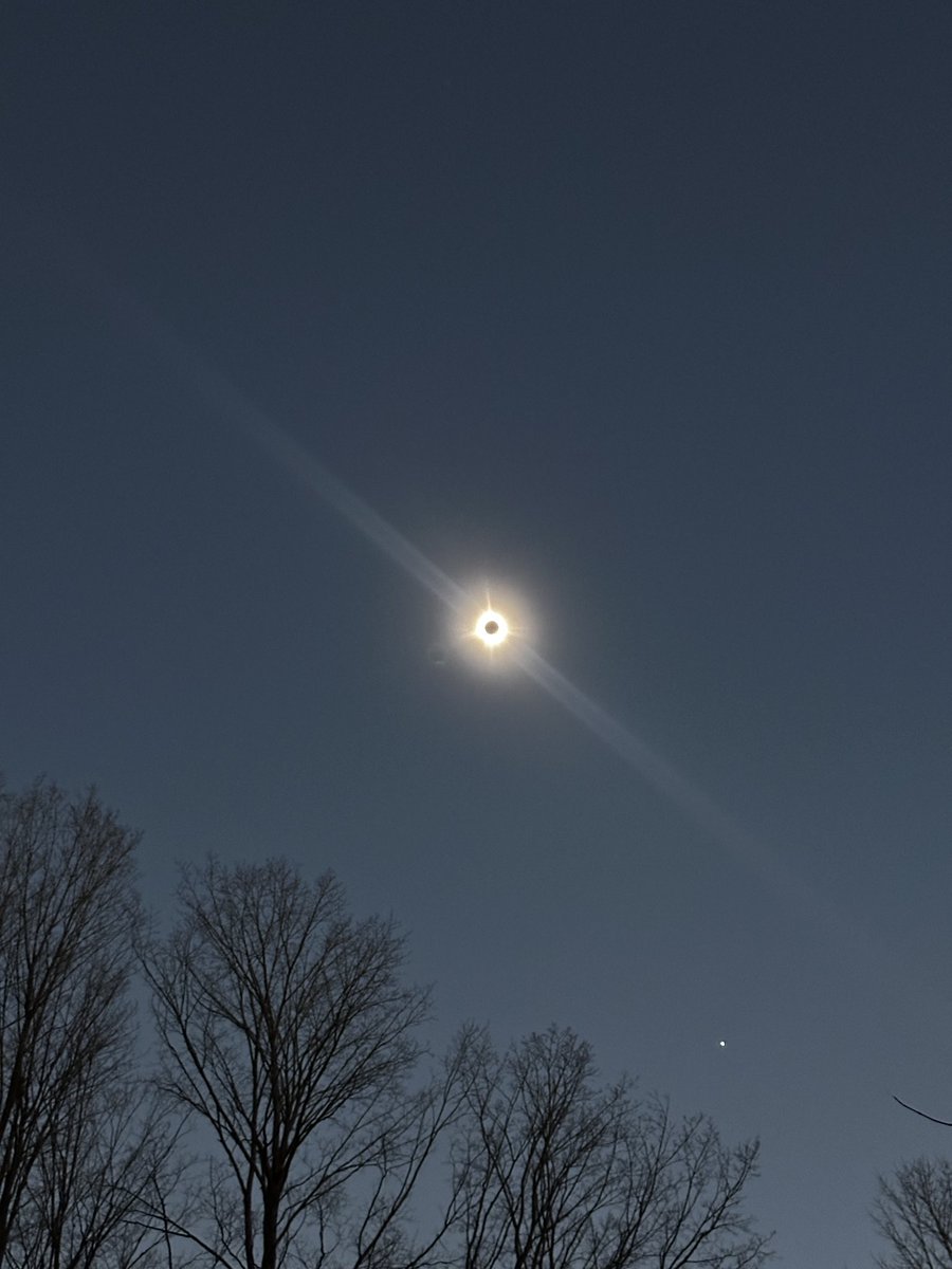 athinasmoon's tweet photo. first total
third partial
not the last
#solareclipse https://t.co/H9aZOLE7G9