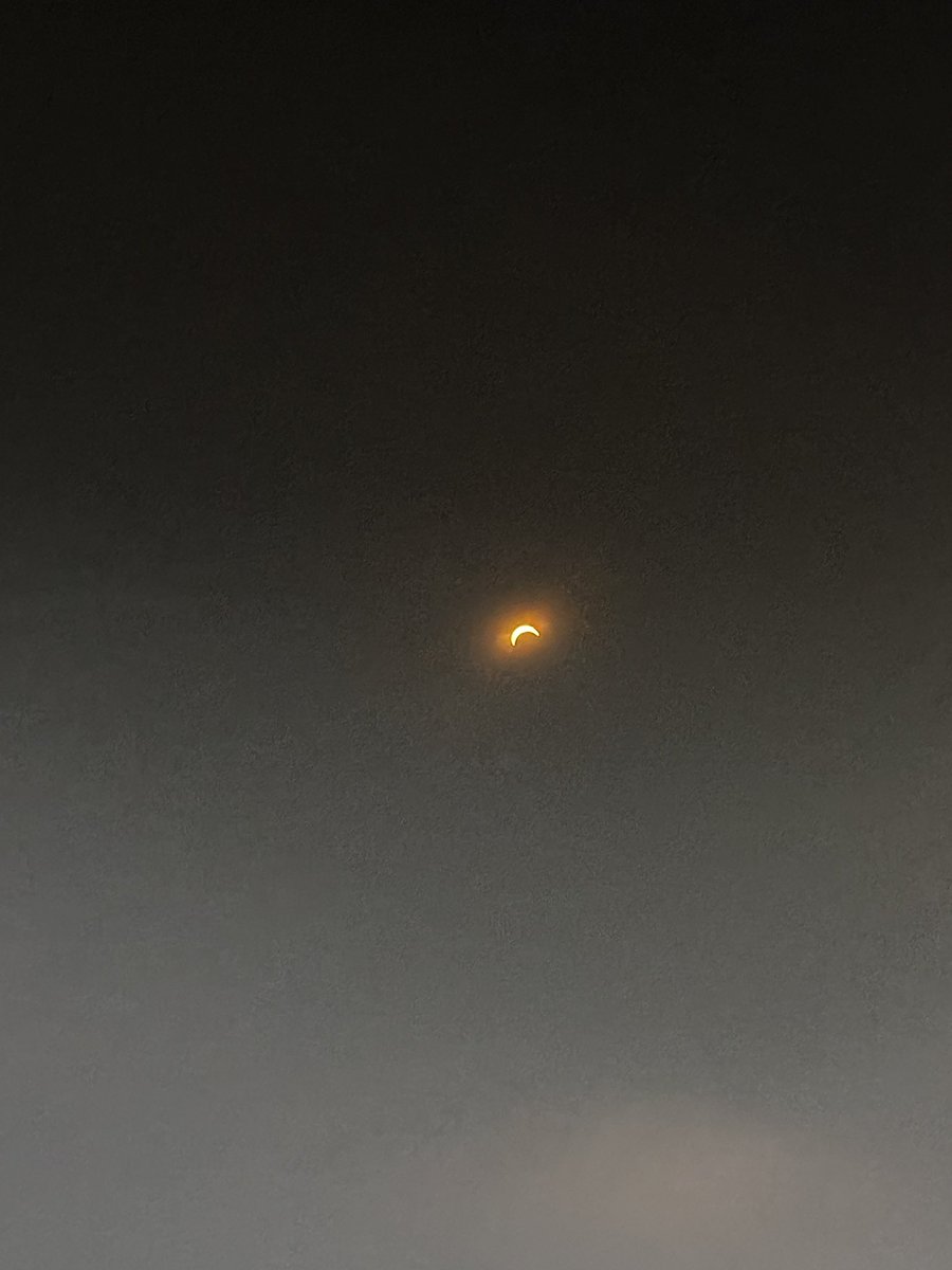 athinasmoon's tweet photo. first total
third partial
not the last
#solareclipse https://t.co/H9aZOLE7G9
