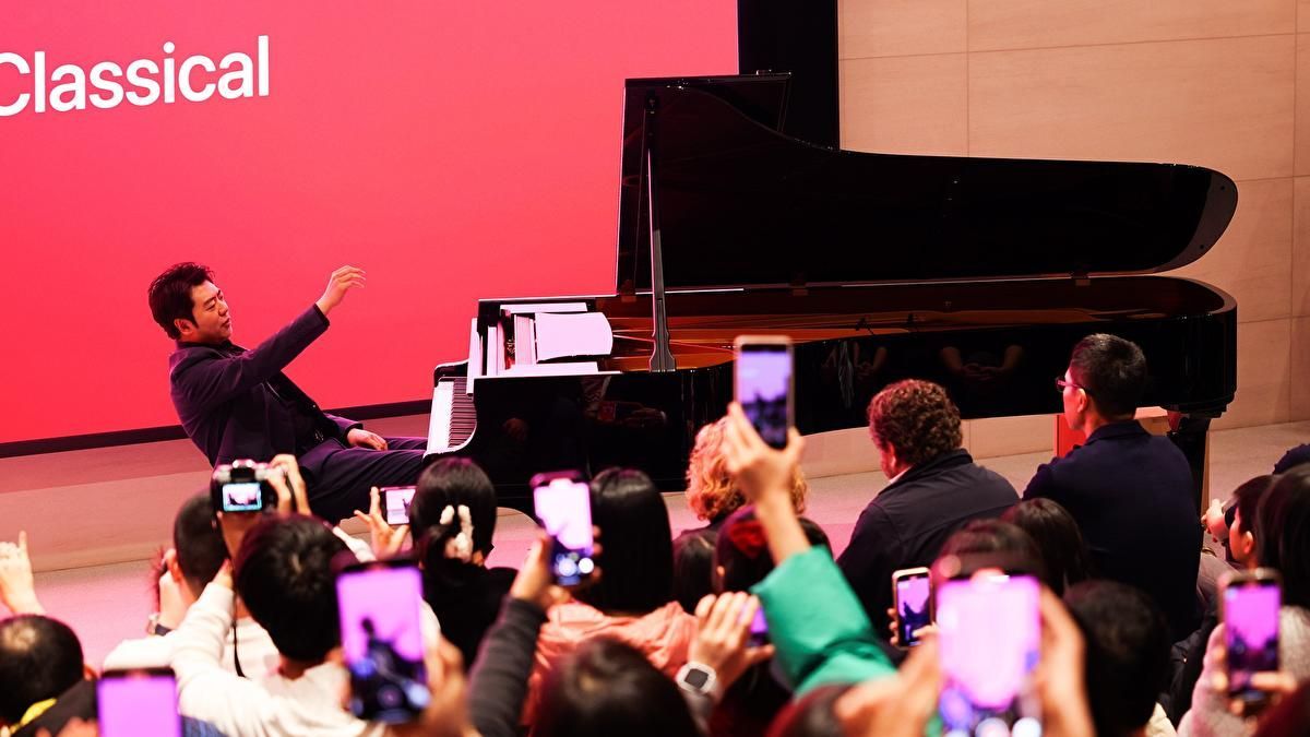 Chinese pianist #LangLang was honored with a star on the #Hollywood Walk of Fame in Los Angeles on Wednesday, in the category of live performance, making him the first Asian pianist who has received a star on the iconic sidewalk. #music #WalkofFame
buff.ly/3JgCVVK