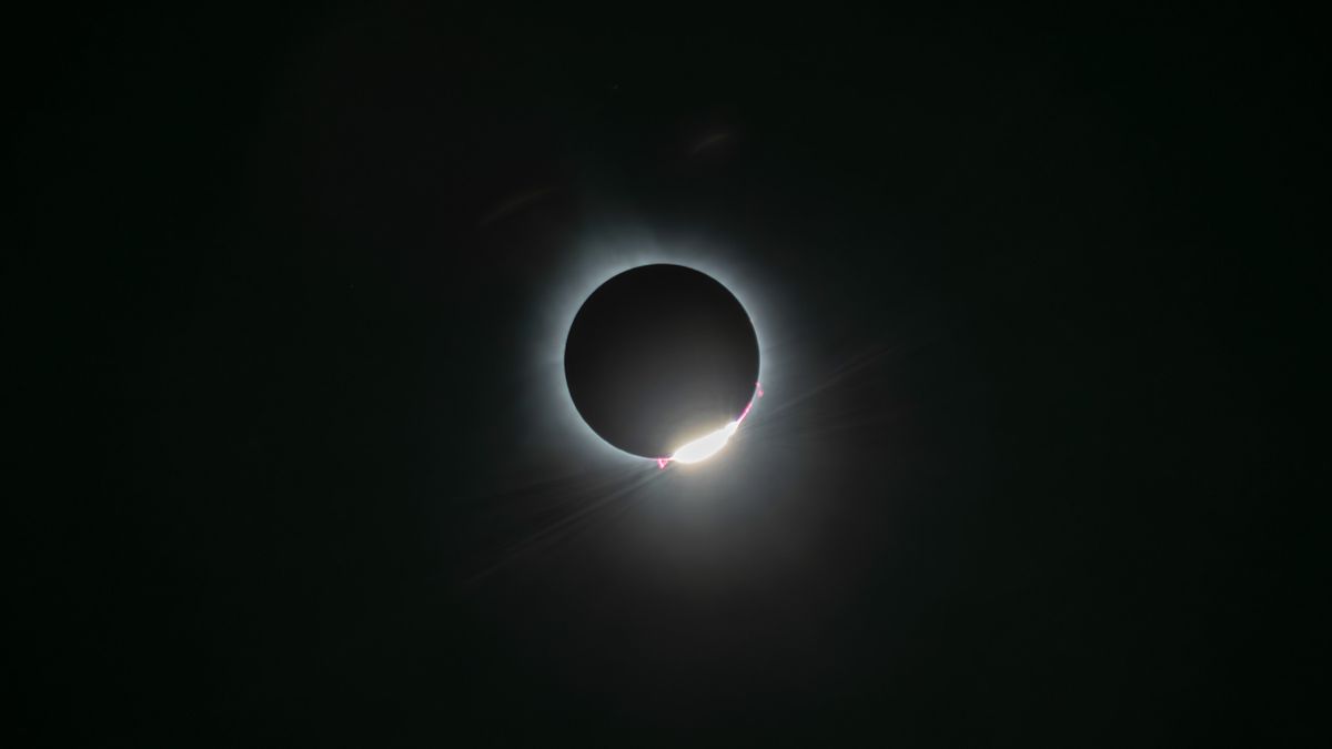 My formal 2024 solar eclipse apology trib.al/7G02C0b