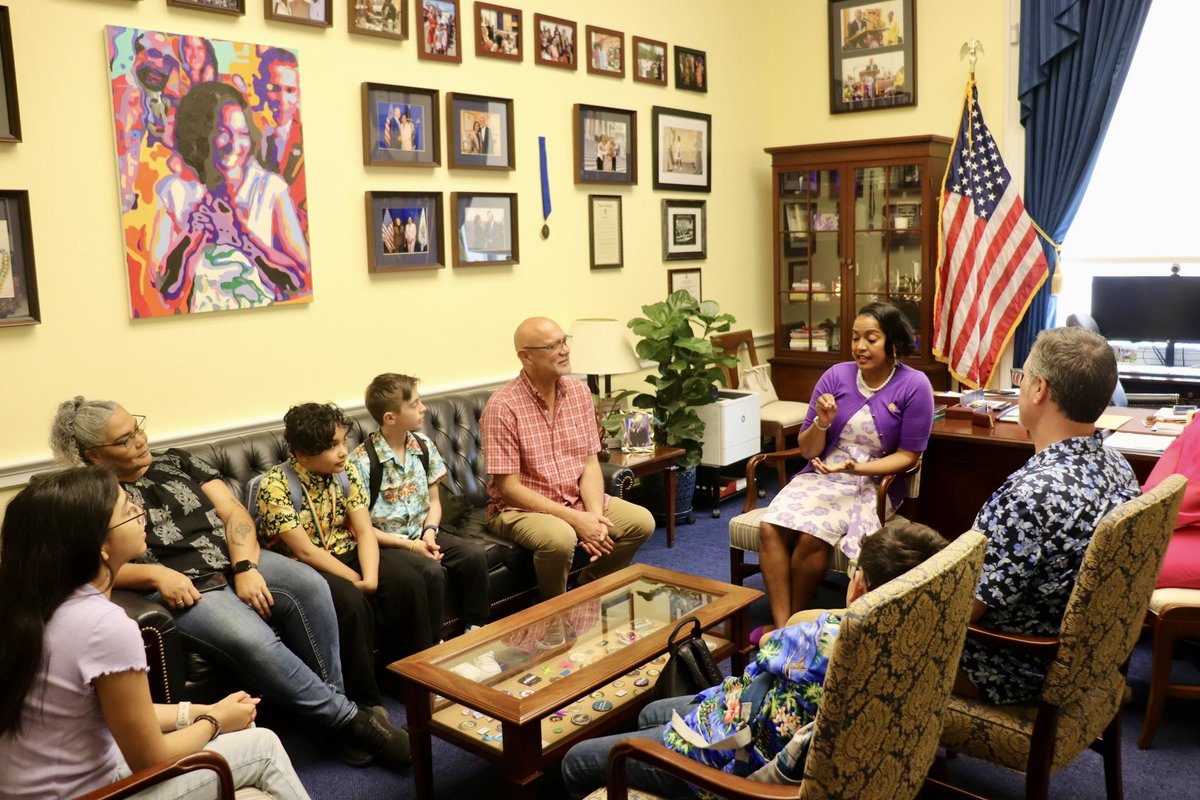Took time out of a very busy day to meet with constituents from #Simsbury. I am grateful to have spent some time with them to learn about their blended family. I am encouraged by the display of love and inclusion demonstrated by this family.