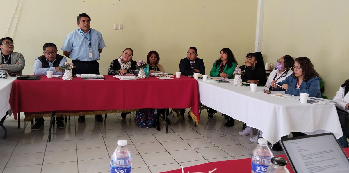 Visita Técnico Académica por parte del Mtro. Ricardo Granados Torres, de la Dirección General de Educación Secundaria, con el Colegio de Directores Escolares de la Zona S127. 

@SrebTexcoco