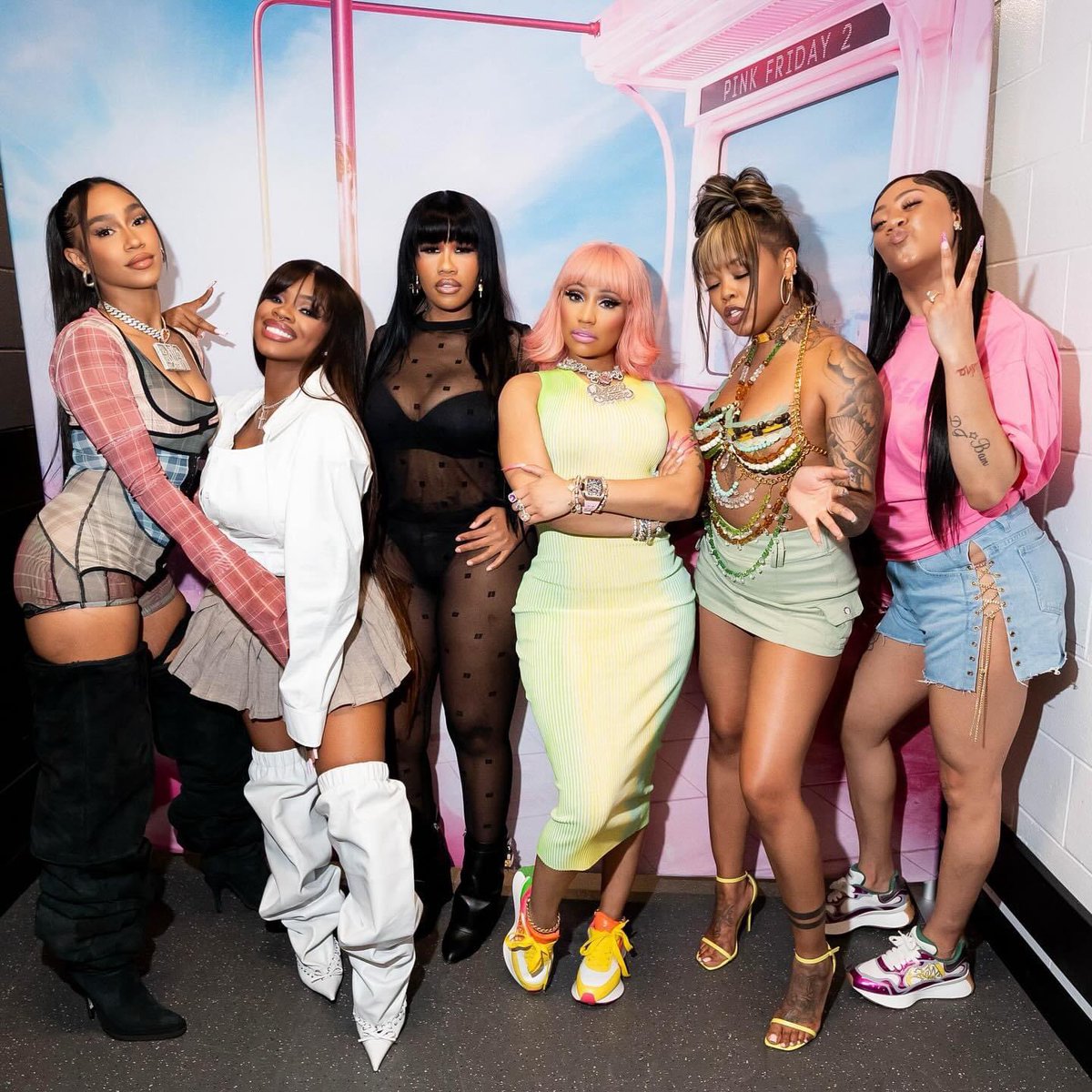 Can we get a round of applause for Nicki & her girlies ? THE FEMALE UNITY 🦄🫶🏽👏🏾 #GagCityBoston