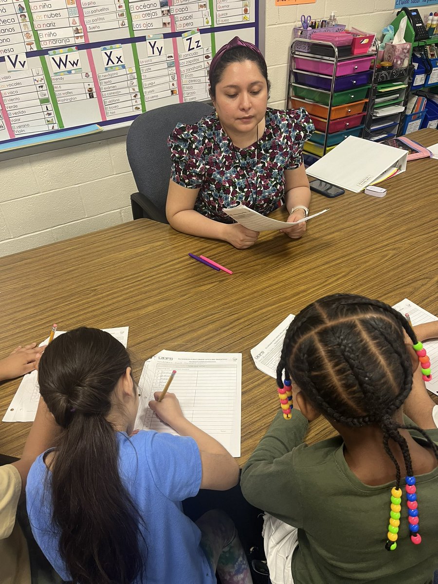 Day three shadowing @IreneZamoraSoto and this time I got very excited to see our #DualLanguage teachers facilitate small groups for reading and math. Differentiated instruction in every #UCPSDLI classroom! @ParticipateLrng #UnitingOurWorld