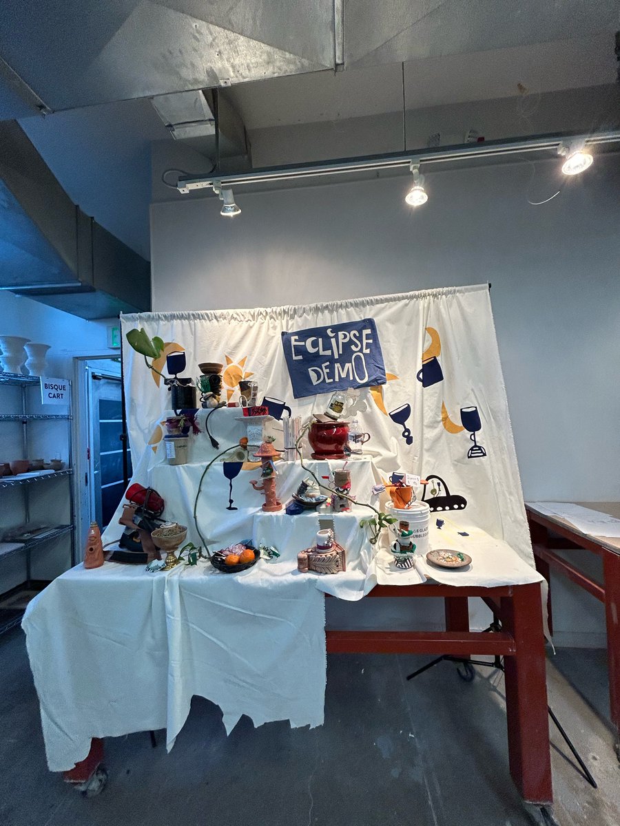 RMCAD's tweet image. Creatives in attendance got hands-on experience exploring the art of assembling cups, crafting a captivating display, and collaboratively documenting the installation process as a collective endeavor. #Ceramics #VisitingArtist