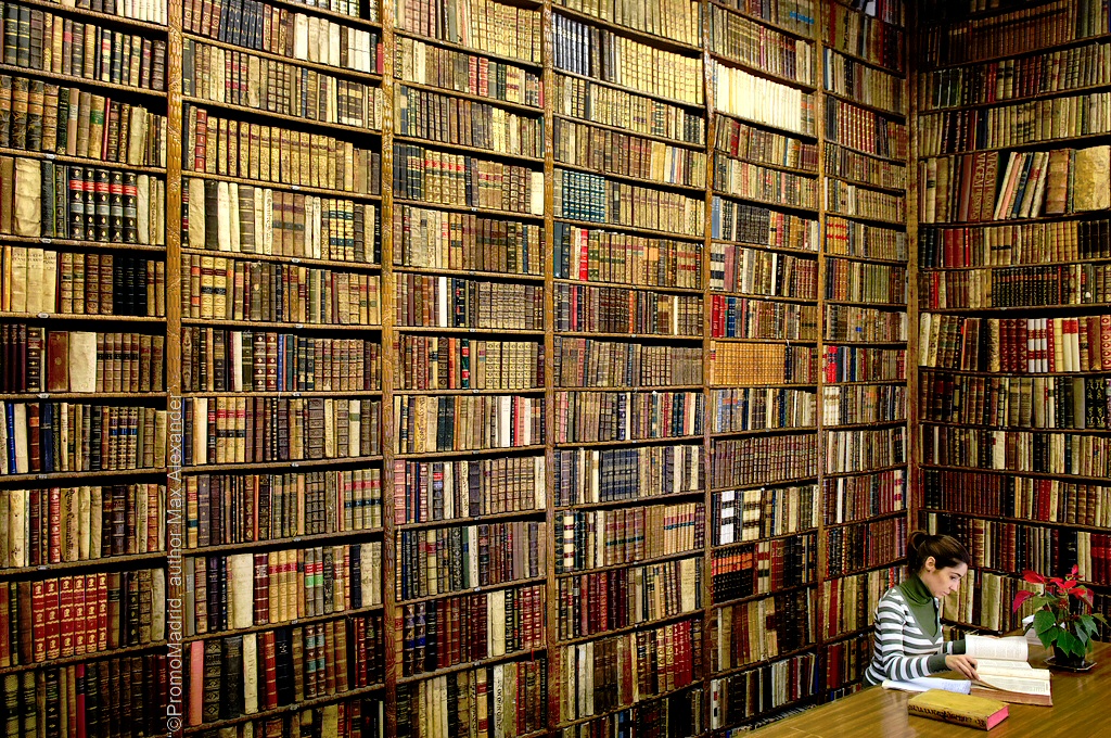 Don't you just love photos of used bookstores? Source: tinyurl.com/y4g34rap