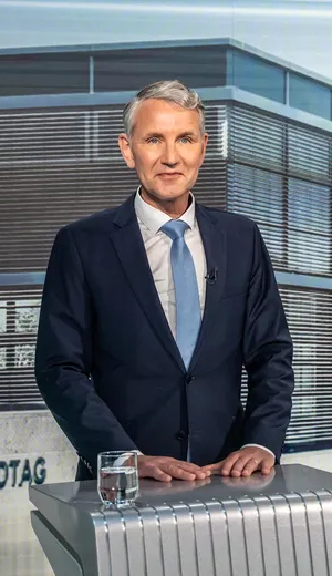 CBreu_AfD's tweet photo. Björn #Höcke ist der klare Sieger im TV-Duell gegen den CDU-Mann Voigt! 👏
Die meisten Systemschreiberlinge der Altparteien sehen das natürlich anders. 🤥
#TVDuell #Thüringen #AfD https://t.co/yZPJVwU4dd