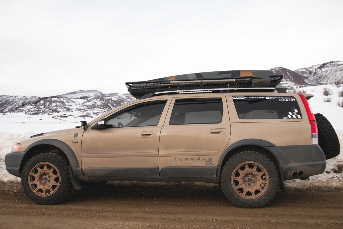 Dit is ongeveer wat ik wil maken, maar misschien een roofrack aan de achterkant van het dak ivm meenemen van 4x spijkerbanden. En een hele dikke LED-bar ivm de elanden de weg af willen schijnen ter voorkoming van ze op schoot te krijgen. ^MdV