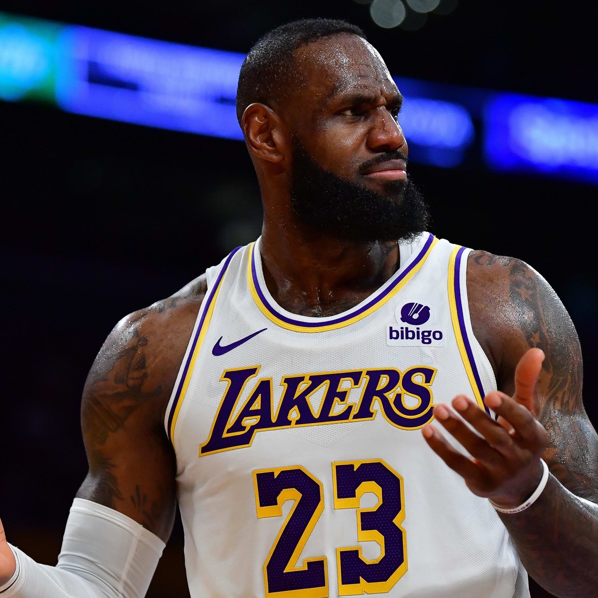 Kwame Brown on LeBron:

“People say LeBron is the GOAT because he controls the media… no NBA player actually thinks LeBron is the GOAT.”

(via Dreamers Pro)