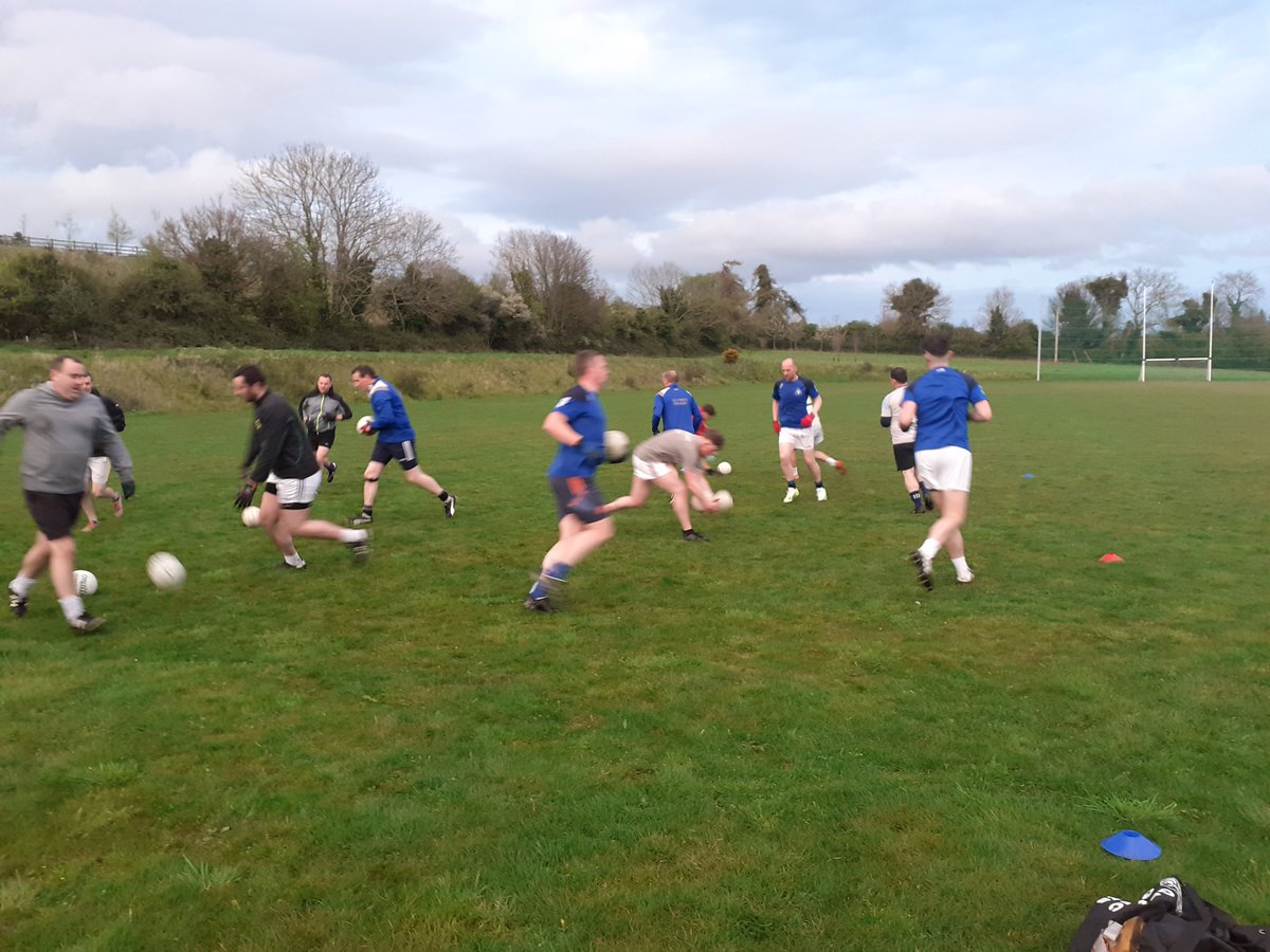Great craic at mens gaelic football training tonight in ticknick park, @CherrywoodIrel1, new players always welcome!