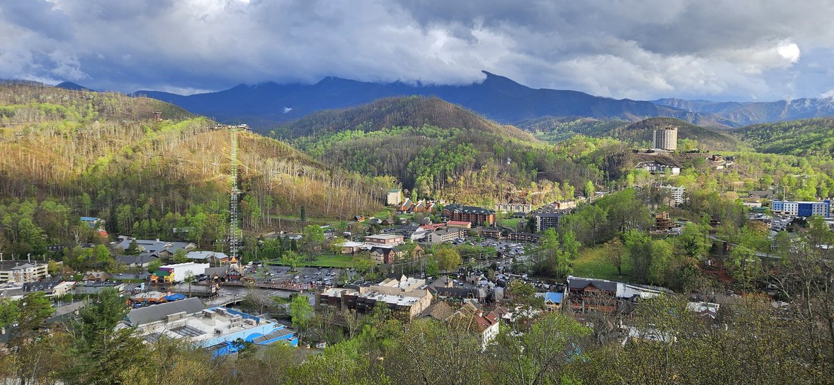 Sun is OUT over Gatlinburg ❤️🦅