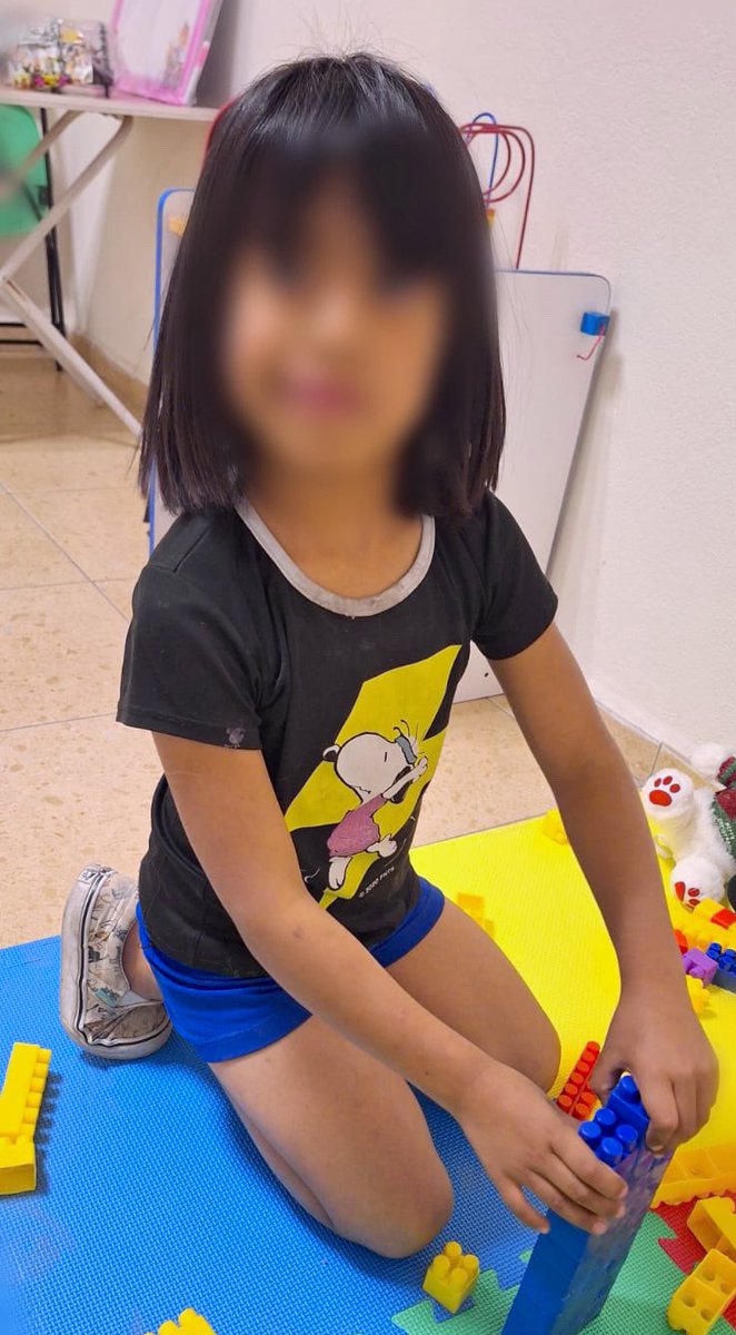 ❗️SERVICIO SOCIAL 🚨🚨
⚠️ Favor de compartir

Se solicita su apoyo para encontrar a los familiares de una menor que fue entregada a oficiales municipales en la Alameda

▪️La menor dice llamarse Joy Juárez Castillo de 5 años

La pequeña subió en la estación de la TTP de la línea