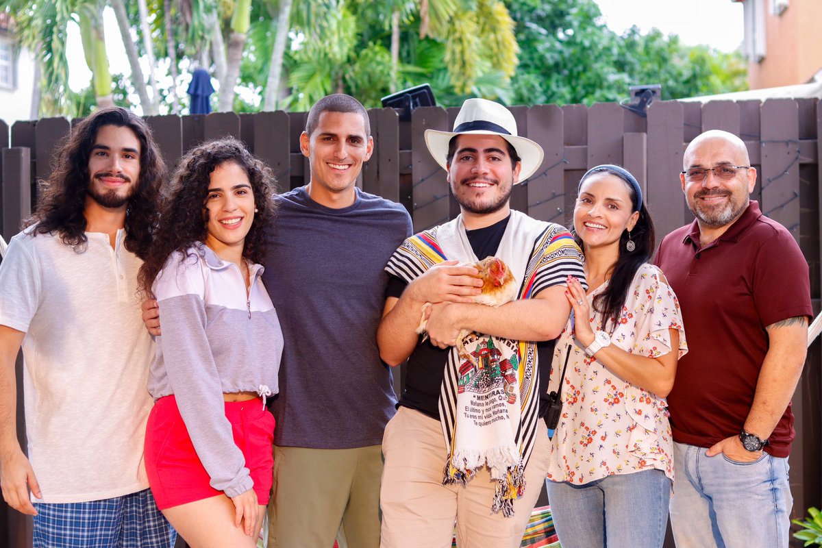 Estamos a unos cuantos días del estreno oficial de ¡Que Colombianada! y me encuentro súper nervioso al respecto. Aun estamos trabajando en unos últimos detalles y no se como vaya a reaccionar la audiencia ante el producto final.