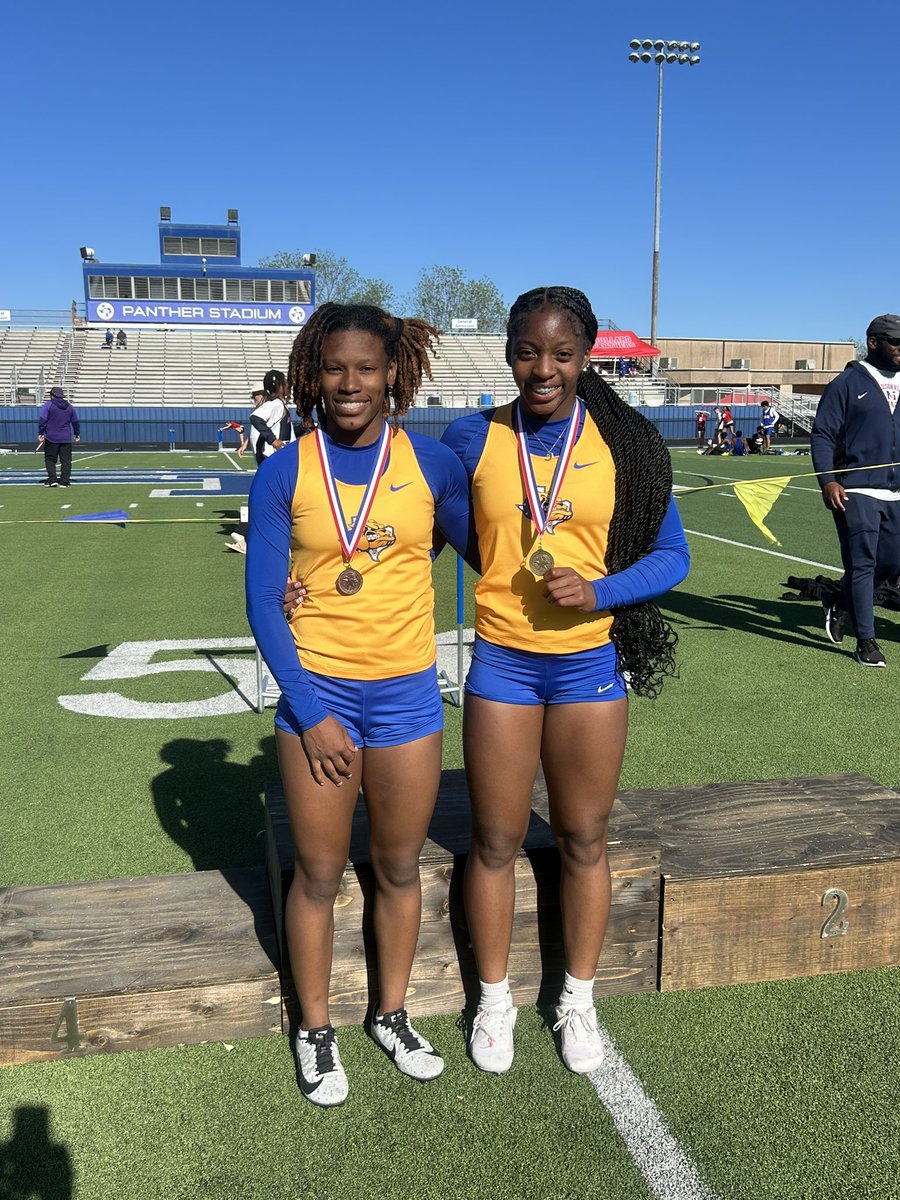 200 Meter Dash Regional Qualifiers Area Champ-Aryssa Cooper 4th-R’Nyah Tomlinson