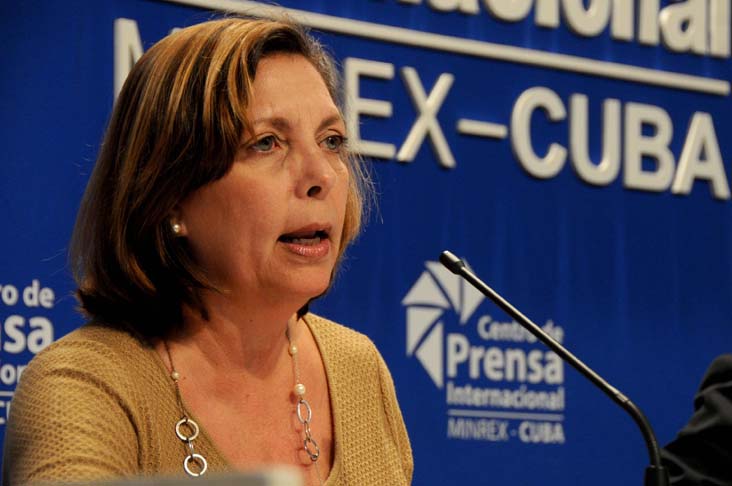 'El bloqueo tiene el propósito de privar a nuestro país de los ingresos financieros que resultan indispensables para el pueblo cubano. Adquirir alimentos, suministros, equipamientos, partes y piezas, tecnologías y software' Josefina Vidal #NoMasBloqueo #LetCubaLive