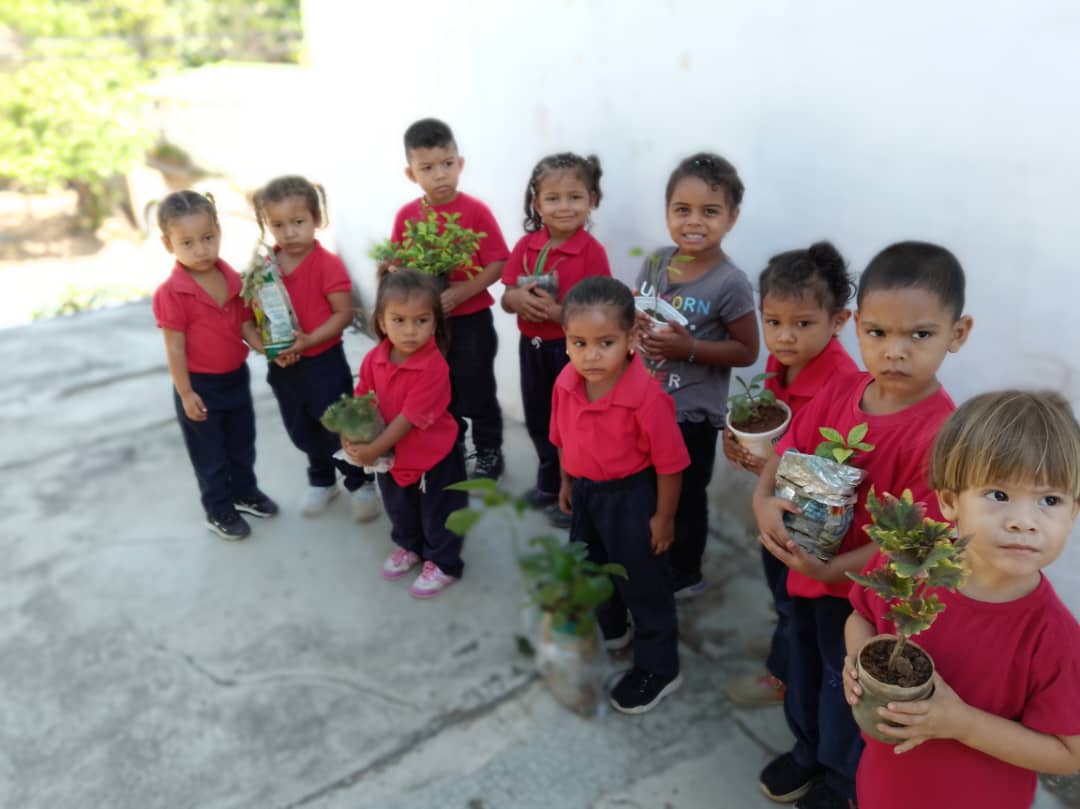 Municipio Zamora Simoncitos Comunitarios cumpliendo con la atención, integración y cuidado manos a la siembra "Mi Conuco Escolar Carlos Lanz" participación de nuestros niños y niñas #EducacionNoconvencionalNosedetien
#TransformandoDesdeLaRaiz
#SembrandoAmorCosechandoCiudadania