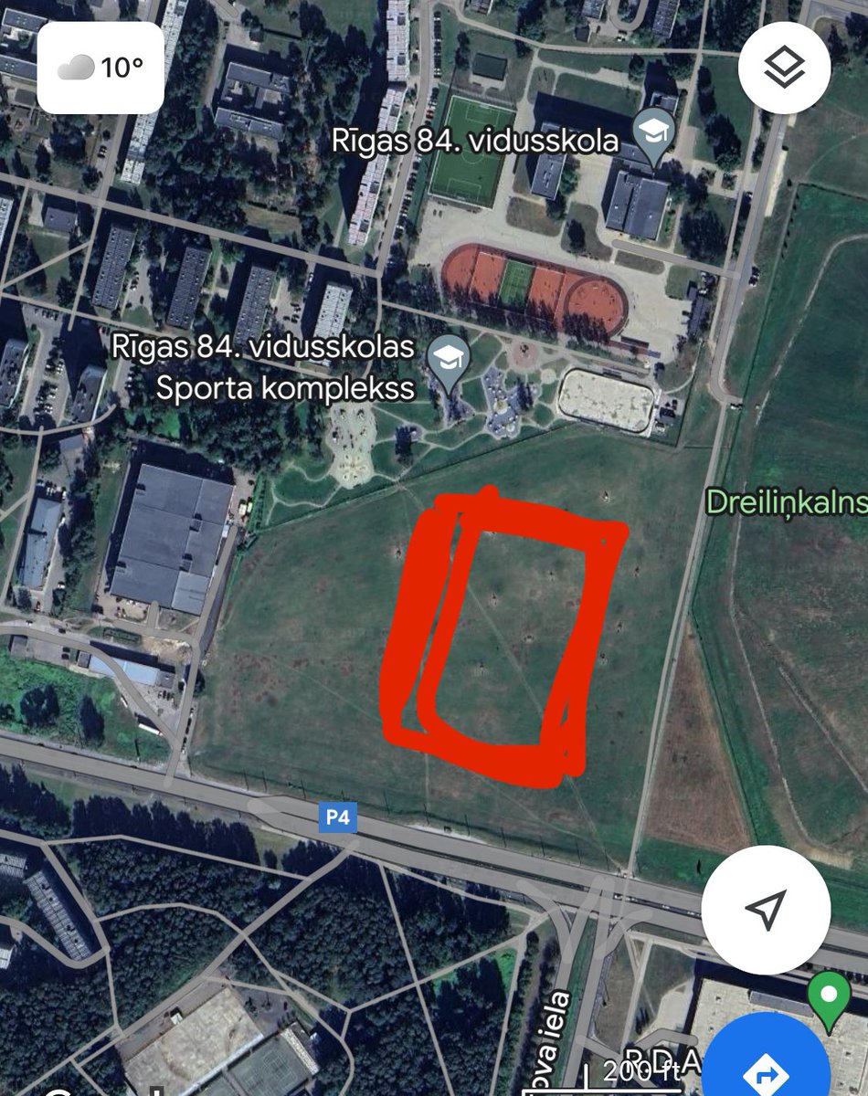 Patiešām ideāla vieta stadionam - ir pašvaldības zeme, apkārt ap 100 000 iedzīvotāju, potenciāls stadionu izmantot ikdienā, jau tagad gana labs sabiedriskais transports, potenciāls nodrošināt metrobusa satiksmi no Dzelzavas ielas. Jau ir sporta laukumi tuvumā. Nav jācērt koki.