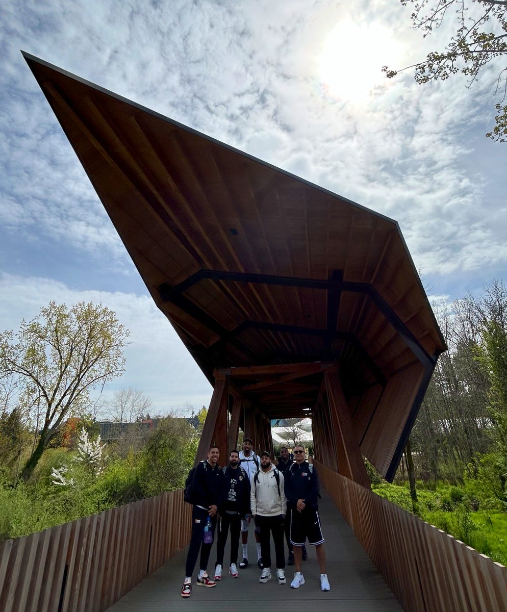 CoachCho's tweet image. Post Practice #9, walking from Bo Jackson to Coach K on @nike World Headquarters with @CoachZedan @_Purposeislife_ @RobSmaller @bucketsworth @Veritashoops 

#Swoosh #NikeHoopSummit2024